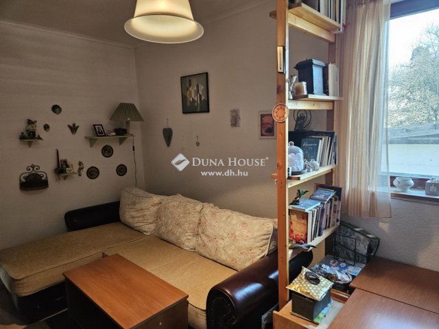 Eladó családi ház, Dunabogdányban 94.001 M Ft, 4 szobás