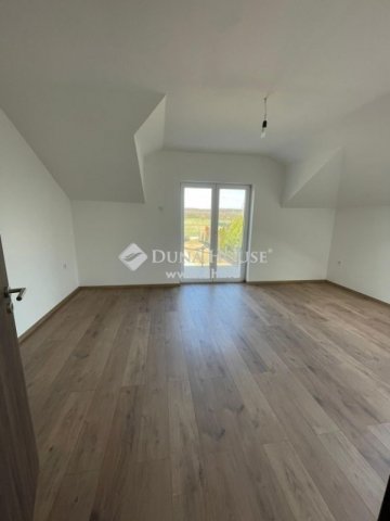 Eladó ikerház, Budapesten, XVI. kerületben 169.9 M Ft, 5 szobás