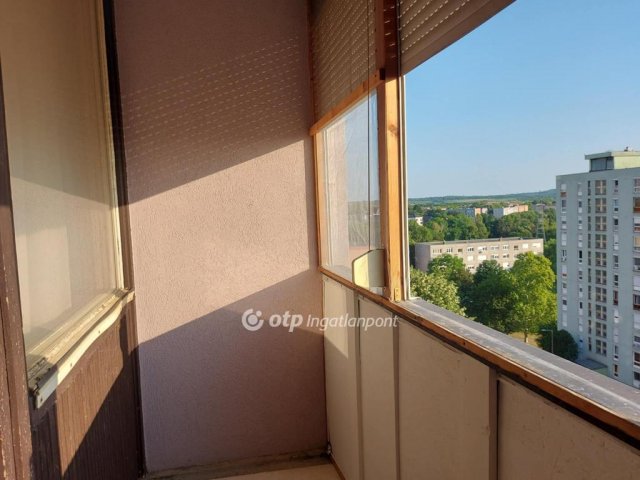 Eladó panellakás, Pécsett 39.9 M Ft, 2 szobás