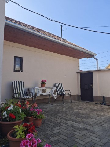 Eladó családi ház, Győrött 59.9 M Ft, 2 szobás