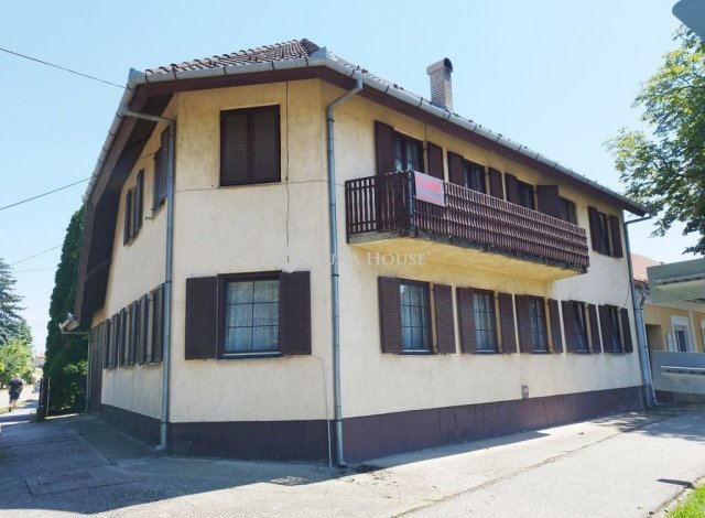 Eladó családi ház, Csurgón 59.9 M Ft, 8 szobás