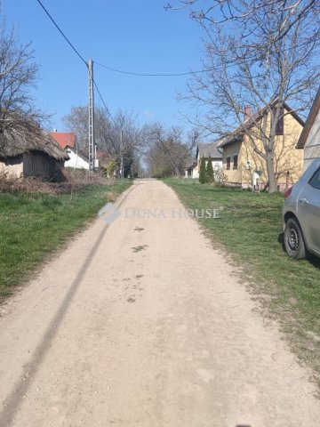 Eladó nyaraló, Vérteskethelyen 4.2 M Ft, 1 szobás