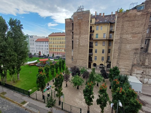 Eladó téglalakás, Budapesten, VII. kerületben 62.9 M Ft