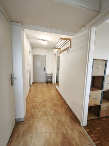 Eladó panellakás, Budapesten, III. kerületben, Szentendrei úton