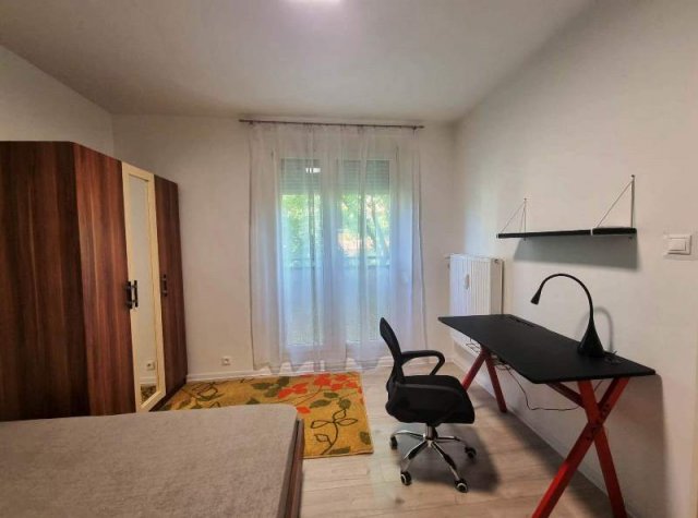 Kiadó panellakás, albérlet, Pécsett 250 E Ft / hó, 3 szobás