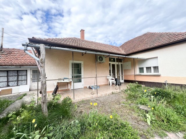Eladó családi ház, Gyulán 36.5 M Ft, 3 szobás