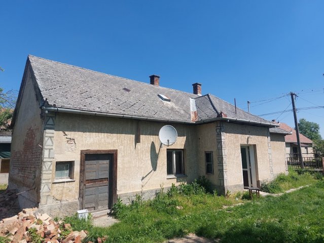 Eladó családi ház, Jákón 5.9 M Ft, 2 szobás