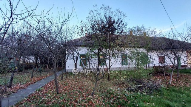 Eladó családi ház, Kisújszálláson 9 M Ft, 2 szobás