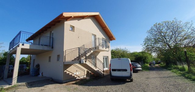 Eladó sorház, Vácon, Törökhegyi utcában 66 M Ft, 3 szobás