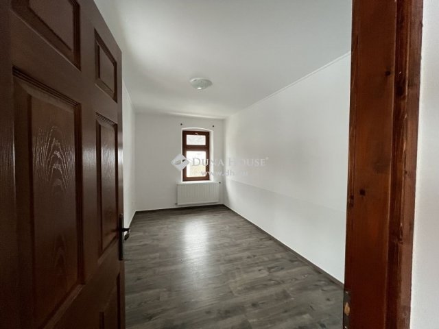 Eladó családi ház, Óbányán 60 M Ft, 3 szobás