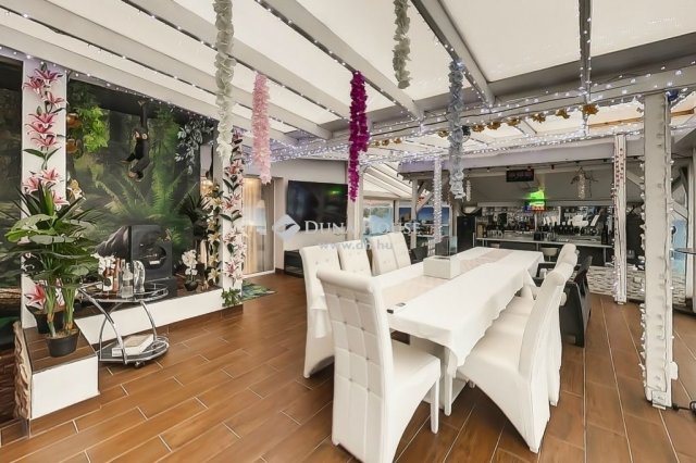 Eladó családi ház, Szigethalmon 259.9 M Ft, 7 szobás