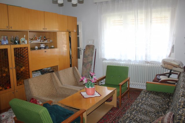 Eladó családi ház, Csornán 27.9 M Ft, 2 szobás