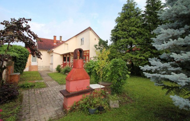 Eladó családi ház, Dombóváron 39.8 M Ft, 5 szobás