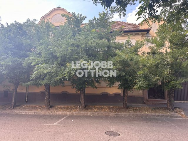 Eladó családi ház, Cegléden 140 M Ft, 3 szobás