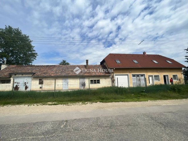 Eladó ipari ingatlan, Veszprémben, Alsóerdő utcában 98 M Ft