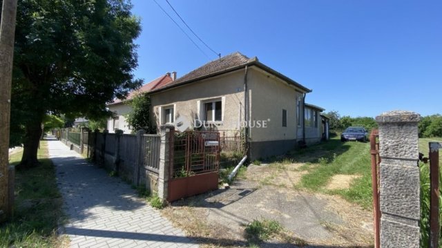 Eladó családi ház, Szigetbecsén 33.8 M Ft, 2 szobás