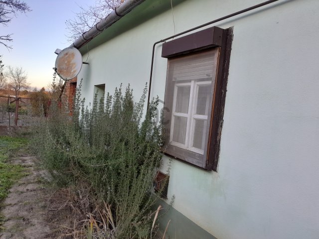 Eladó családi ház, Győrváron 14.9 M Ft, 2 szobás