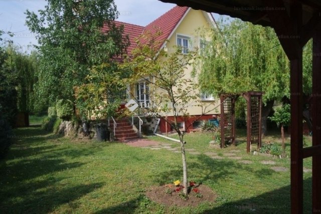 Eladó családi ház, Veresegyházon 124 M Ft, 5 szobás