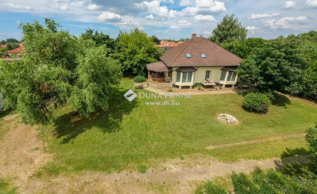 Eladó családi ház, Ócsán 98.9 M Ft, 5 szobás