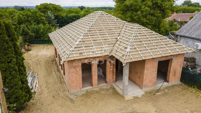Eladó családi ház, Erdőkertesen 79.9 M Ft, 4 szobás