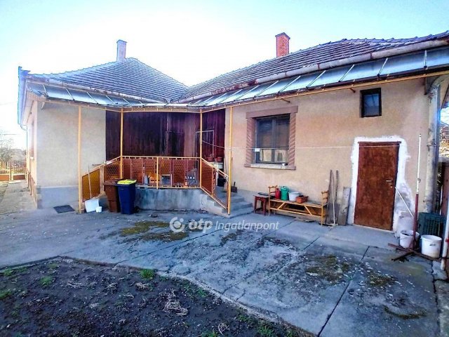 Eladó családi ház, Csányon 24.5 M Ft, 4 szobás
