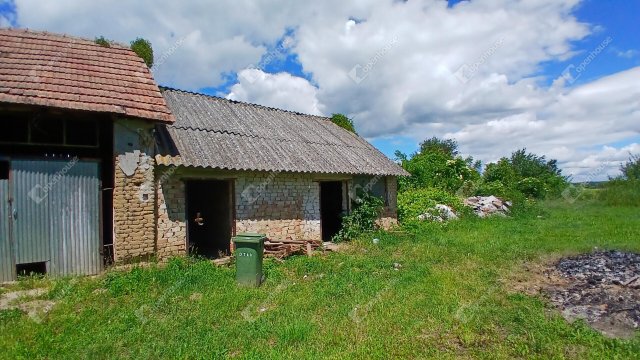 Eladó családi ház, Batykon 6.9 M Ft, 2 szobás