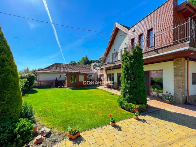 Eladó családi ház, Balatonalmádiban 285 M Ft, 6 szobás
