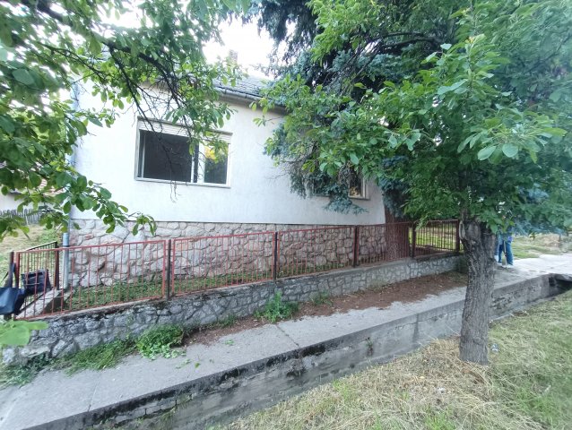 Eladó családi ház, Hőgyészen, Széchenyi István utcában