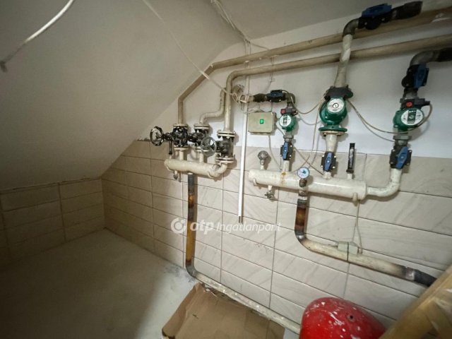 Eladó iroda, Dunaújvárosban 380 M Ft / költözzbe.hu