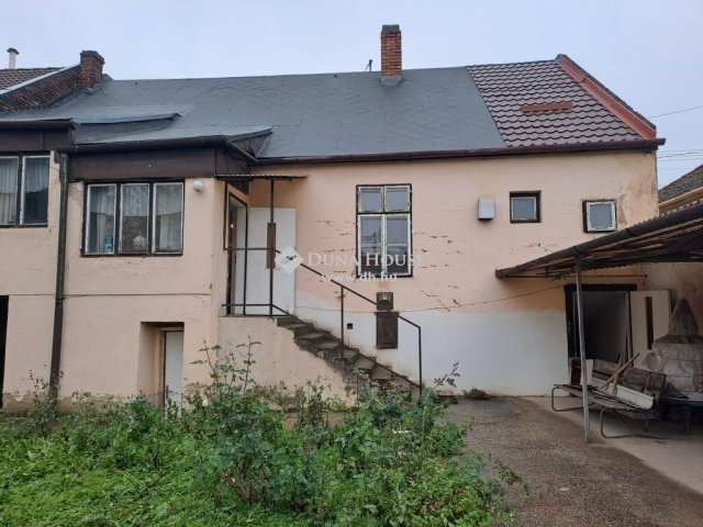 Eladó családi ház, Pécsett 47.9 M Ft, 3 szobás