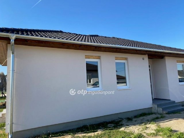 Eladó családi ház, Kecskeméten 72 M Ft, 4 szobás