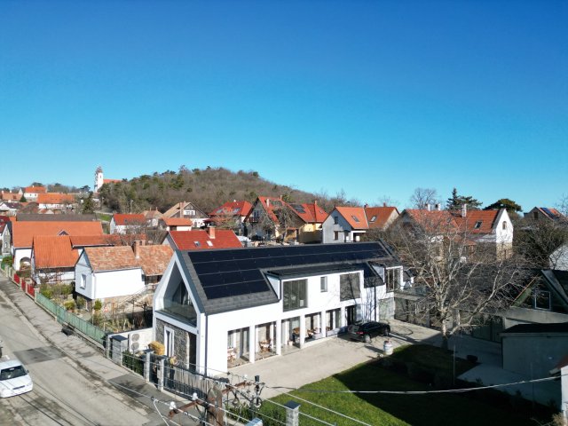 Eladó családi ház, Tihanyban, Csokonai utcában 666.6 M Ft