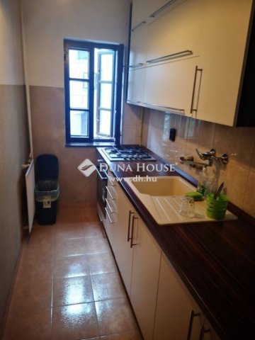 Kiadó téglalakás, albérlet, Pécsett 180 E Ft / hó, 3 szobás
