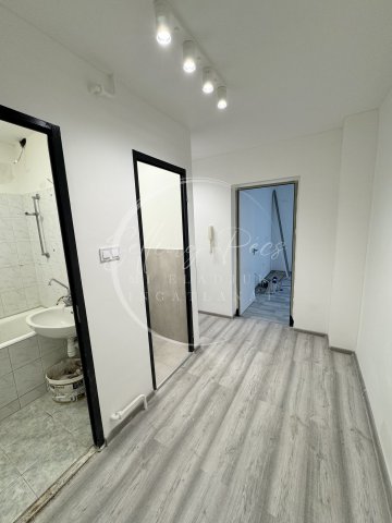 Eladó panellakás, Pécsett, Krisztina téren 37.5 M Ft, 2 szobás