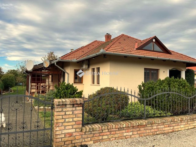 Eladó családi ház, Balatonberényben 187.167 M Ft, 6 szobás
