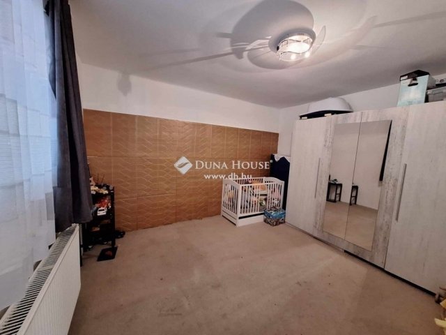 Eladó családi ház, Dunaharasztin 119.9 M Ft, 5 szobás