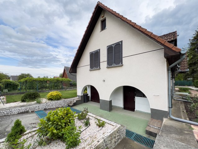 Eladó családi ház, Tápiószentmártonon 54.5 M Ft, 5 szobás
