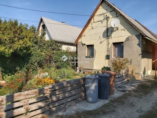 Eladó családi ház, Dunaharasztin 25 M Ft, 3 szobás