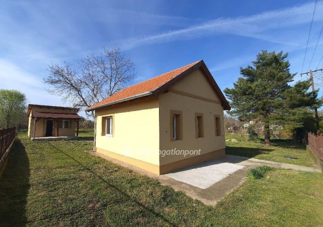 Eladó családi ház, Kiskunfélegyházán 17.99 M Ft, 1+1 szobás