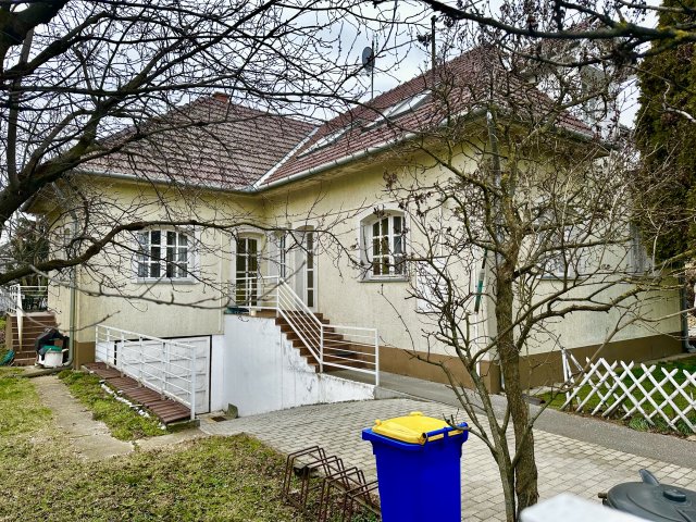 Eladó családi ház, Cegléden 73 M Ft, 6 szobás