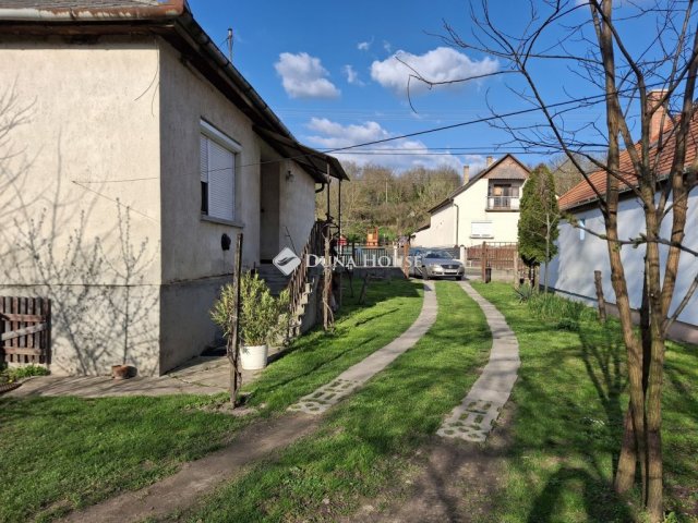 Eladó családi ház, Tabajdon 56 M Ft, 4 szobás
