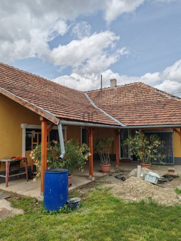 Eladó családi ház, Tiszatenyőn 21.5 M Ft, 2 szobás
