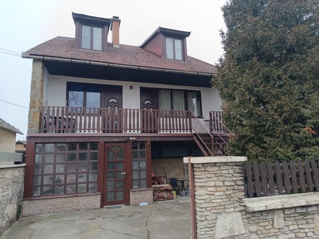 Eladó családi ház, Bicskén 74.9 M Ft, 6 szobás