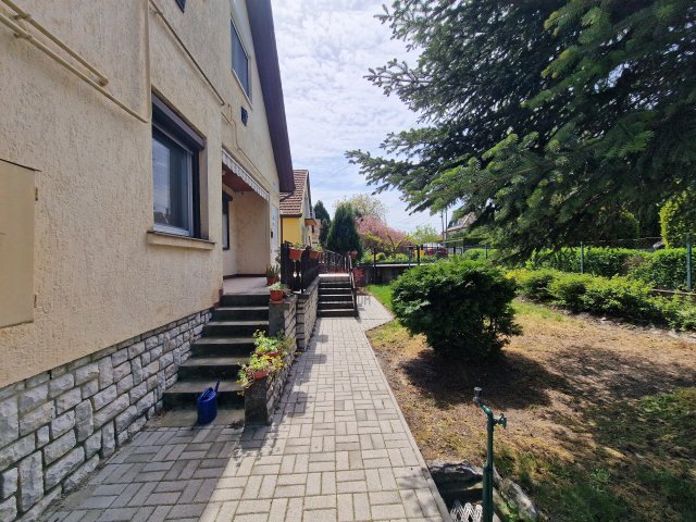 Eladó családi ház, Fonyódon 124.9 M Ft, 9 szobás