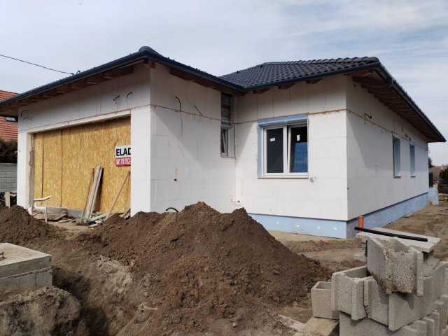 Eladó családi ház, Dunakeszin 249.9 M Ft, 5 szobás