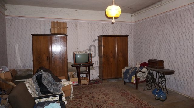 Eladó családi ház, Tiszacsegén 9 M Ft, 3 szobás