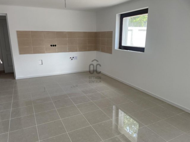 Eladó családi ház, Cegléden 36.9 M Ft, 2 szobás