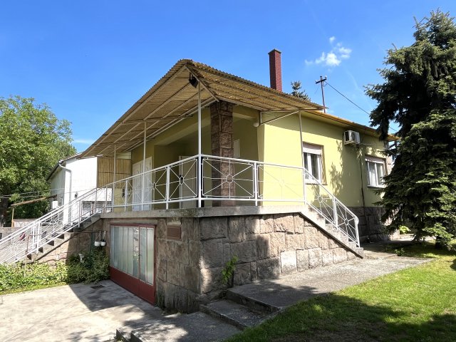 Eladó családi ház, Dunavecsén 39.9 M Ft, 2+1 szobás