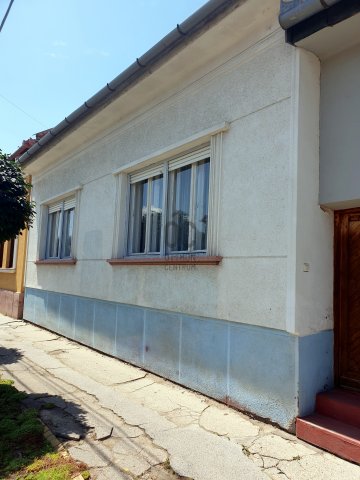 Eladó családi ház, Cegléden 57.9 M Ft, 3 szobás