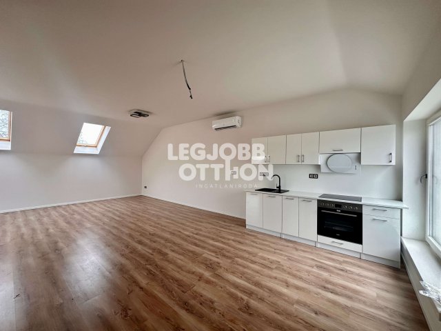 Eladó téglalakás, Cegléden 39.9 M Ft, 1 szobás